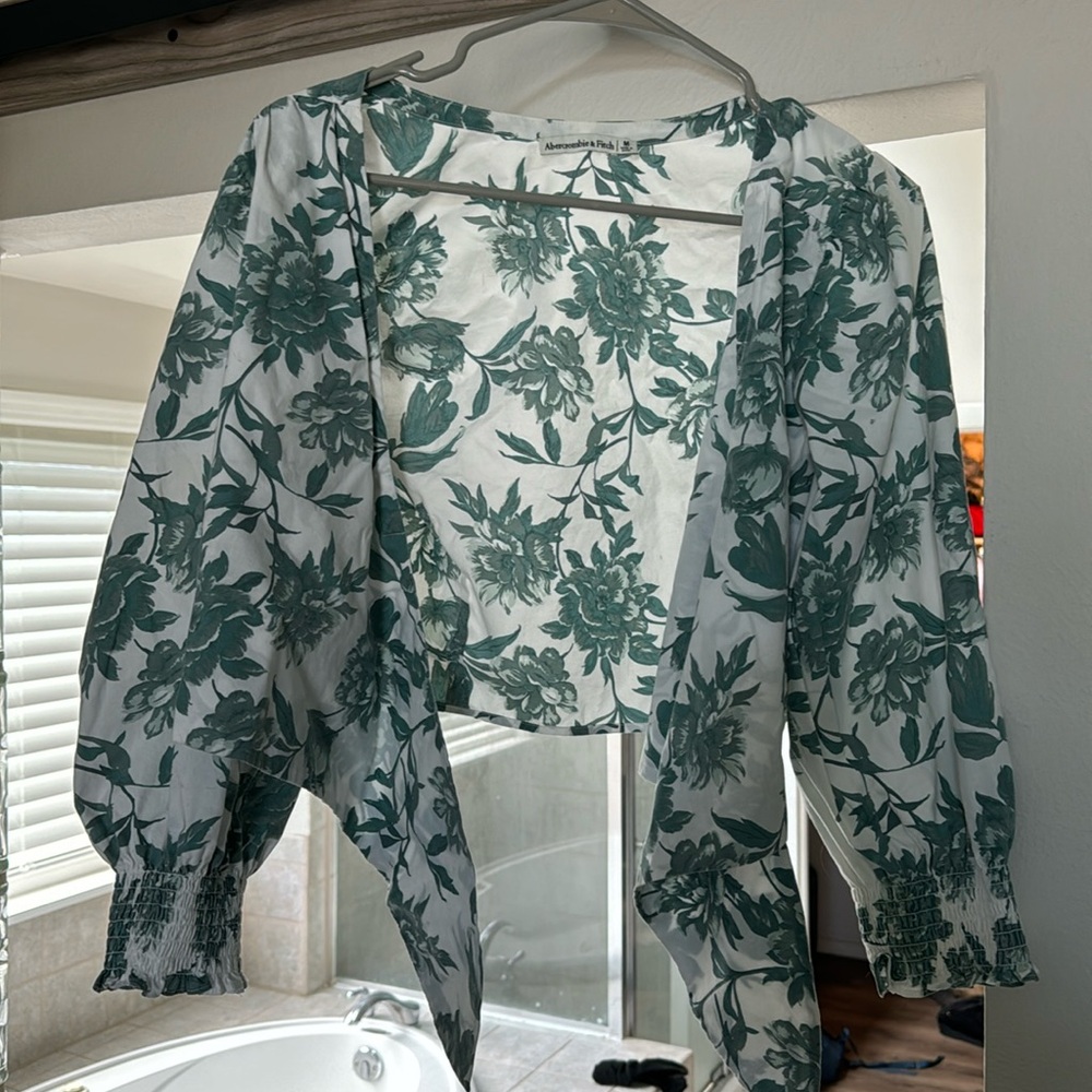 Abercrombie & Fitch Medium long sleeve tie-front top